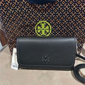 NWT Tory Burch Black Thea Flat Wallet Crossbody Handbag. Size: 8 x 5.25 x 1.5–2